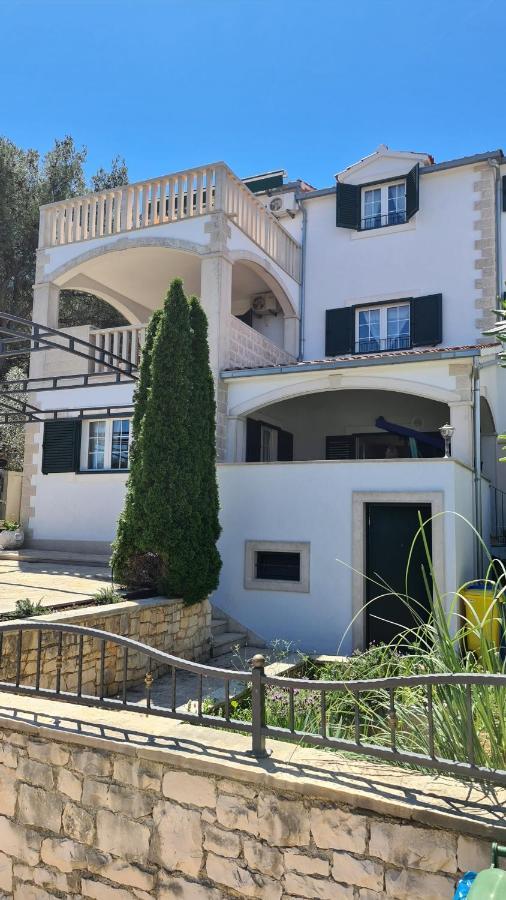 Apartments Serenity Supetar Exterior foto