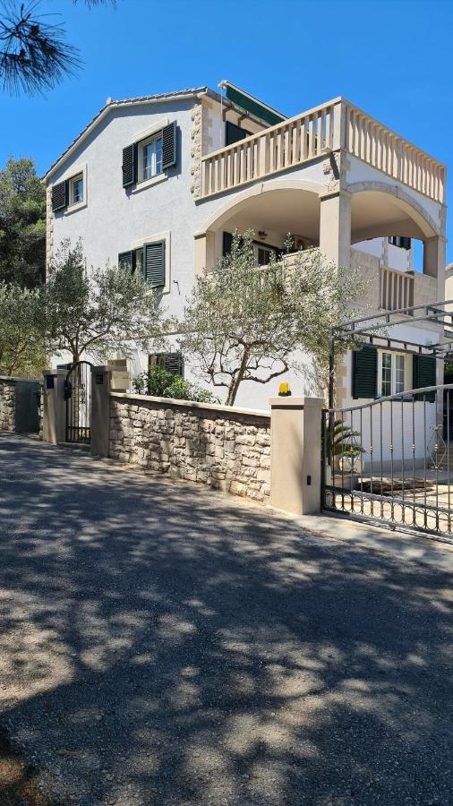 Apartments Serenity Supetar Exterior foto