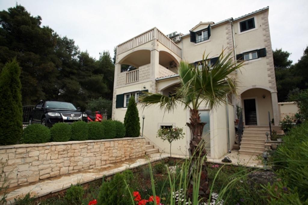 Apartments Serenity Supetar Exterior foto